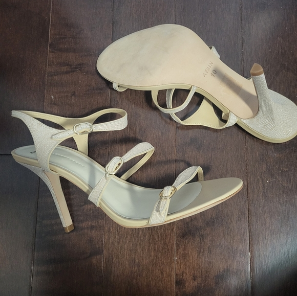 Cream colored heels (10) - Picture 3 of 6